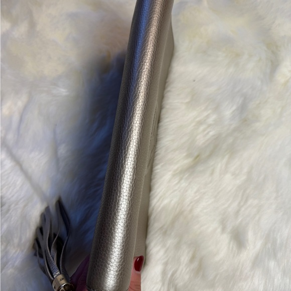 Gucci Metallic/Gold Pebble Leather Soho Clutch - Picture 8 of 16